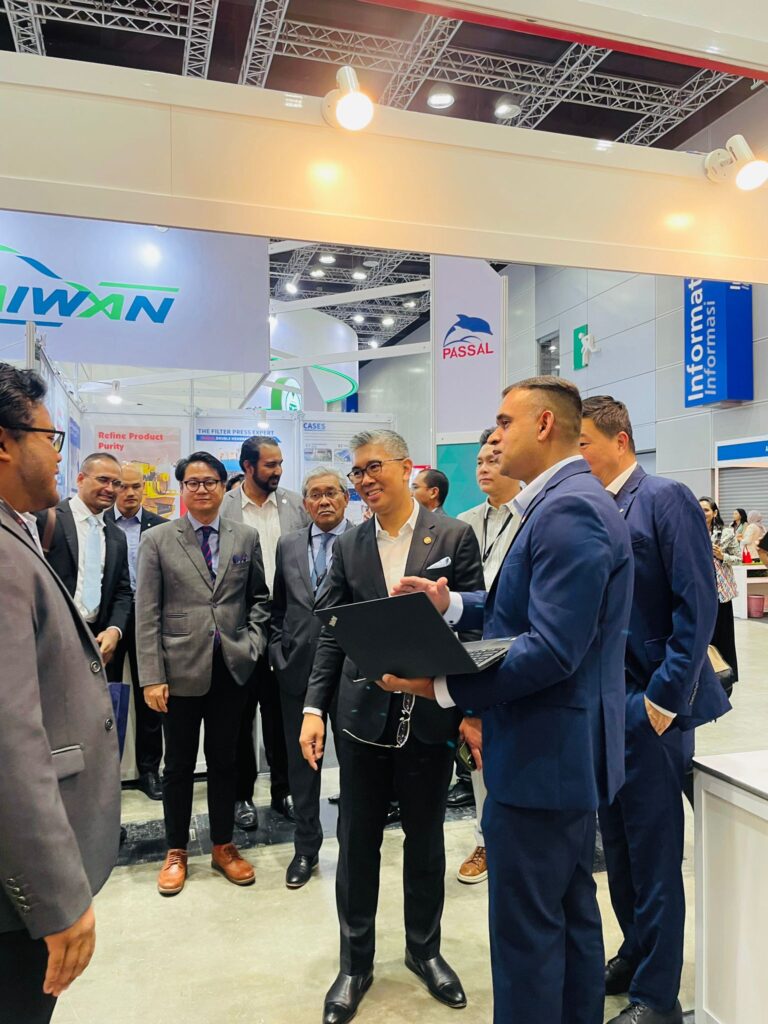 minister-malaysia-tigernix-singapore-sea-exhibition-2023-2