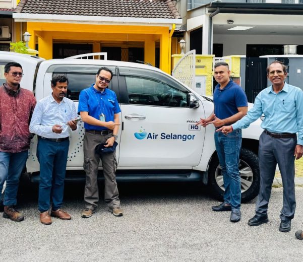 CEO, Mr Gowrishankar With Air Selangor Team