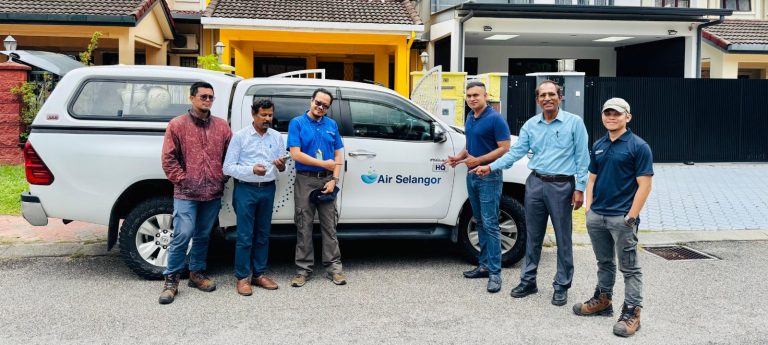 CEO, Mr Gowrishankar With Air Selangor Team 2