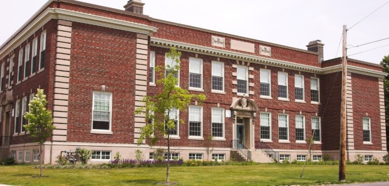 What Are the Key Factors to Consider When Choosing a School Management System Vendor?