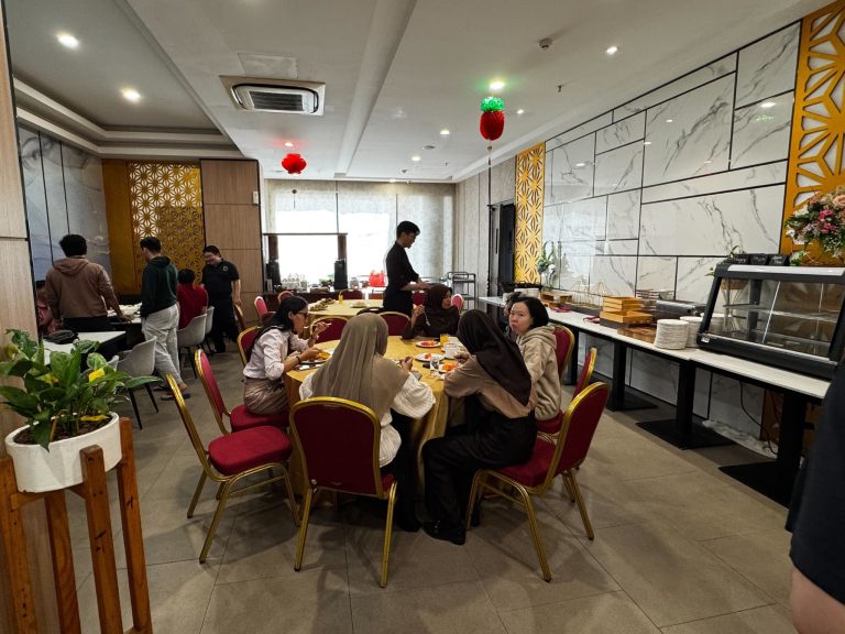 Lunch Buffet Time – 1